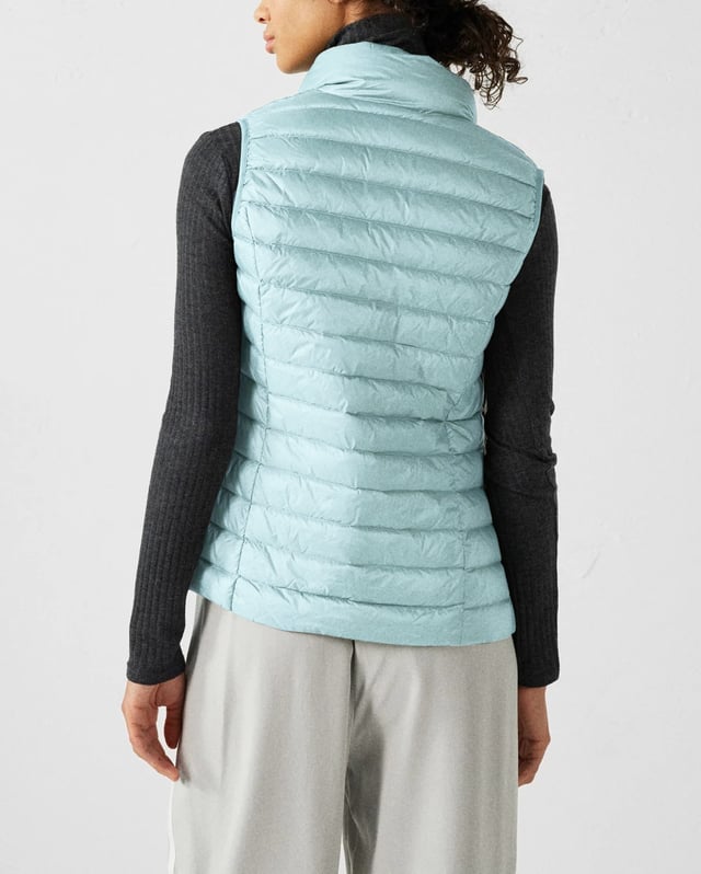 Stay warm and stylish in our Seda Down Jacket, perfect for casual outings with its sleek design and comfortable fit!
