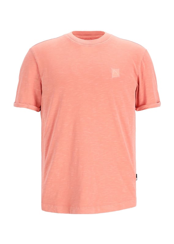 Das Brody Slub ist ein Regular-Fit-T-Shirt mit Garment-Dye-Färbung. Versehen mit charakteristischen CHASIN'-Details.