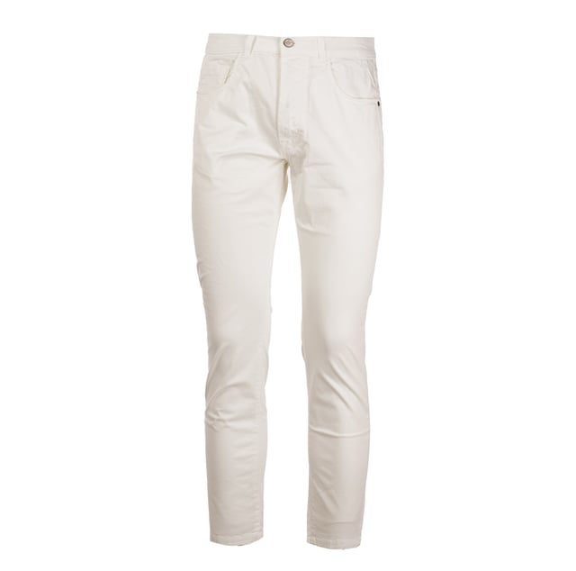 De Reign herenbroek is de perfecte combinatie van elegantie en comfort. Ze zijn gemaakt van hoogwaardige stoffen en bieden een optimale pasvorm en duurzaamheid. Verfijnde details, zoals de precieze afwerking en de keuze van fijne materialen, maken ze ideaal voor zowel werk als vrije tijd. Een veelzijdig en stijlvol kledingstuk dat niet mag ontbreken in de garderobe van elke man.