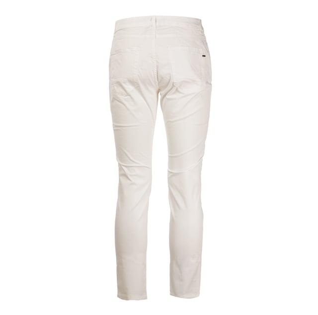 De Reign herenbroek is de perfecte combinatie van elegantie en comfort. Ze zijn gemaakt van hoogwaardige stoffen en bieden een optimale pasvorm en duurzaamheid. Verfijnde details, zoals de precieze afwerking en de keuze van fijne materialen, maken ze ideaal voor zowel werk als vrije tijd. Een veelzijdig en stijlvol kledingstuk dat niet mag ontbreken in de garderobe van elke man.