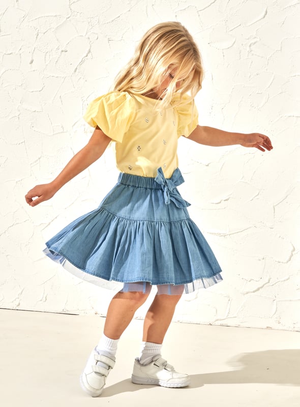 Achieve the maximum twirl factor in this super flippy cotton ra-ra skirt. Multi layers of soft chambray and mesh ensure the skirt is super full and the oversize bow make it extra cute. It's Tutu good!. About Me: 100% Cotton. Look After Me: Think Planet. Wash At 30C.