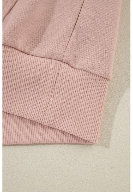 Fucsia Color Sólido  
Detalles de Tachuelas  
Manga Raglán  
Sudadera con Bolsillo  
Práctico Bolsillo Tipo Canguro  
Materiales de Calidad para Comodidad y Durabilidad  
Disponible en Varias Tallas