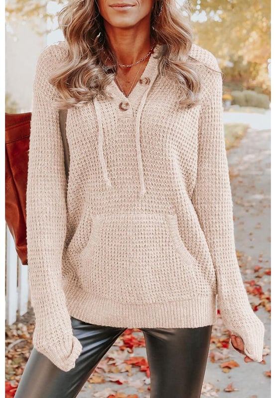 Suéter de punto con capucha y bolsillo tipo canguro para un look casual  
Cuello con botones para facilitar su uso  
Fabricado en tejido de punto suave, ligero y cálido  
Apto para viajes casuales, citas en casa, fiestas, trabajo y compras  
Una adición imprescindible a tu guardarropa de invierno  
Material: 65% Acrílico 35% Poliéster