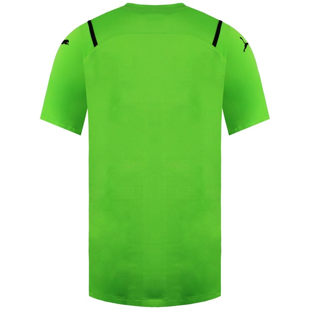 Das grüne Puma Borussia Dortmund Fußballoberteil für Herren ist ein dynamisches und stylisches Fußballbekleidungsstück, das für Fans und Spieler gleichermaßen entworfen wurde, die ihre Unterstützung für einen der erfolgreichsten Fußballvereine Deutschlands zeigen möchten. Dieses Oberteil wurde mit Blick auf Leistung und Komfort gefertigt und eignet sich perfekt für Trainingseinheiten, in der Freizeit oder um Ihre Treue zu Borussia Dortmund zu zeigen. Wichtige Eigenschaften: Offizielles Borussia Dortmund Design: Mit dem legendären Vereinswappen von Borussia Dortmund repräsentiert dieses Oberteil Ihre Loyalität zum Team und ist damit ein Must-have für Fans. Atmungsaktives Material: Das mit der DryCell-Technologie von Puma hergestellte Material leitet Schweiß ab und hält Sie auch bei intensivem Training oder an heißen Spieltagen trocken und komfortabel. Leicht und komfortabel: Die leichte Konstruktion gewährleistet uneingeschränkte Bewegungsfreiheit, während sich das weiche Material angenehm auf der Haut anfühlt, wodurch es ideal für auf und neben dem Spielfeld ist. Moderne grüne Farbgebung: Das kräftige grüne Design verleiht Ihrer Fußballgarderobe einen frischen Look und bietet eine einzigartige Alternative zu traditionellen Vereinsfarben, die trotzdem sportlich und stylisch bleibt. Raglanärmel: Das Raglanärmel-Design verbessert die Beweglichkeit und verleiht dem Oberteil einen modernen, athletischen Look. Gleichzeitig gewährleistet es volle Bewegungsfreiheit beim Spielen. Puma- und BVB-Branding: Das Oberteil trägt das klassische Puma-Logo und das Borussia-Dortmund-Abzeichen prominent auf der Brust und präsentiert beide Markennamen mit Stolz. Ob beim Spiel, Training oder einfach nur beim Zeigen Ihrer Unterstützung – das grüne Puma Borussia Dortmund Herren-Fußballoberteil ist die perfekte Wahl für jeden Fan und Spieler, der Wert auf Komfort, Stil und eine echte Verbundenheit zum Verein legt.
