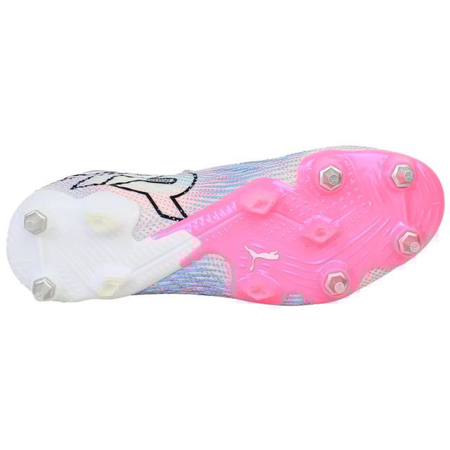 Die weißen Puma Future 7 Ultimate MXSG Herren-Fußballschuhe wurden für Spieler entwickelt, die Geschwindigkeit, Agilität und Präzision verlangen. Mit ihrem eleganten weißen Design vereinen diese Schuhe modernste Technologie, leichte Konstruktion und hervorragenden Grip für optimale Leistung auf dem Spielfeld. Diese Schuhe wurden speziell für gemischte Oberflächen (MXSG) entwickelt und eignen sich perfekt für Spieler, die sowohl auf hartem Boden (FG) als auch auf künstlichem Boden (AG) Traktion und Stabilität benötigen. Hauptmerkmale: Future 7-Technologie: Die Future 7-Technologie verfügt über ein dynamisches Schnürsystem, das sich an die Form Ihres Fußes anpasst und eine personalisierte, sichere Passform für bessere Kontrolle und Stabilität bei Hochgeschwindigkeitsmanövern bietet. SpeedSkin-Obermaterial: Das SpeedSkin-Obermaterial besteht aus hochwertigen synthetischen Materialien und bietet ein weiches Tragegefühl und verbesserte Ballkontrolle bei gleichzeitiger Haltbarkeit für lang anhaltende Leistung. MXSG-Außensohle: Die MXSG-Außensohle (Mixed Surface Ground) ist sowohl für harten Boden (FG) als auch für künstlichen Boden (AG) konzipiert und verfügt über strategisch platzierte Stollen, die hervorragende Traktion und Stabilität bei unterschiedlichen Feldbedingungen bieten. Leichtgewicht & Agil: Diese Schuhe zeichnen sich durch ein leichtes Design aus, das Geschwindigkeit und Agilität verbessert und schnelle Bewegungen und Beschleunigung ohne zusätzliches Gewicht ermöglicht. Puma Grip & Traction: Die strategisch platzierten Stollen bieten hervorragenden Grip und sorgen für maximale Traktion bei explosiven Sprints, scharfen Wendungen und präziser Ballkontrolle. Puma Branding: Das Puma-Logo ist prominent auf den Schuhen platziert und spiegelt das Engagement der Marke für Innovation, Leistung und Qualität wider. Stilvolles Weiß: Das elegante weiße Design mit dezenten Akzenten sorgt für einen modernen, klaren Look und lässt Sie auf dem Spielfeld mit Stil und Selbstvertrauen hervorstechen. Die weißen Puma Future 7 Ultimate MXSG Herren-Fußballschuhe sind für Spieler konzipiert, die eine Kombination aus Geschwindigkeit, Kontrolle und Haltbarkeit suchen. Ob schnelle Sprints, Richtungswechsel oder Ballkontrolle – diese Schuhe bieten Ihnen die Leistung und den Stil, die Sie brauchen, um auf dem Spielfeld zu glänzen.