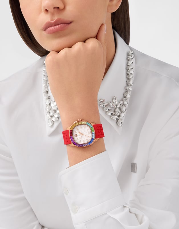 This Philipp Plein The $pectre Analogue Watch for Women is the perfect timepiece to wear or to gift. It's Rose Gold 38 mm Round case combined with the comfortable Red Silicone watch band will ensure you enjoy this stunning timepiece without any compromise. Operated by a high quality Quartz movement and water resistant to 5 bars, your watch will keep ticking. Everything a woman could ever wish for. This Analogue watch has a function: Luminous Hands and Luminous Numbers High quality 19 cm length and 20 mm width Red Silicone strap with a Buckle Case diameter: 38 mm,case thickness: 8.85 mm, case colour: Rose Gold and dial colour: White