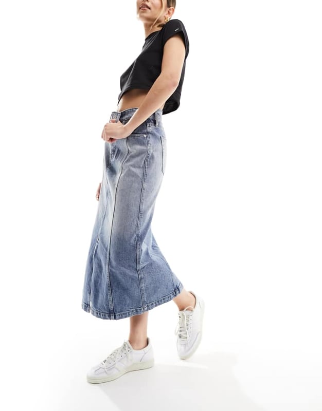 Skirts by Tommy Jeans Lower-half looks High rise Belt loops Five pockets Branded patch to reverse Regular fitSold By: Asos