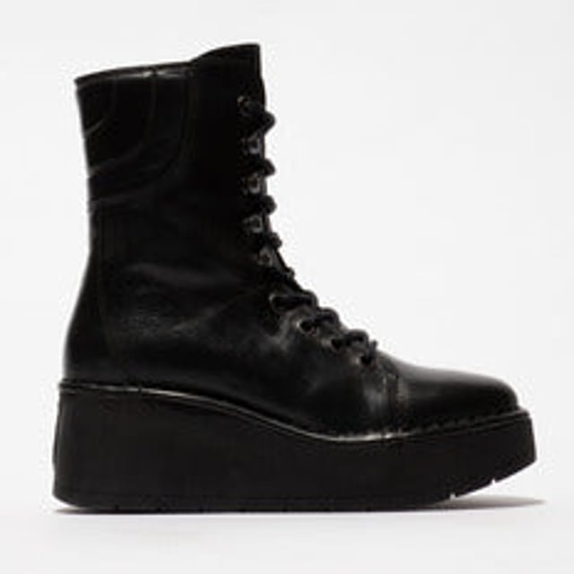 Fly London HAIF269FLY Womens Boots Black Upper Material: LeatherLining Material: MicrofibreSole Material: RubberClosure/Fastening: Lace-UpFeatures: Comfort,BreathableHeel Type: BlockToe Shape: RoundShoe Width: RegularItem Weight: 0.45 KGHeel Height: Medium (5-7.4cm)Shoe Shaft Height: AnkleBoot Style: Ankle BootsGift Boxed: NoProduct Code: P701269000
