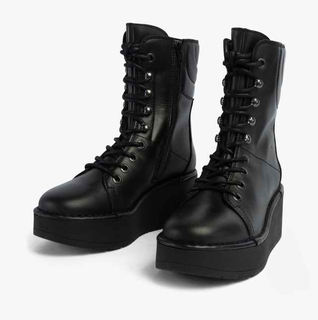 Fly London HAIF269FLY Womens Boots Black Upper Material: LeatherLining Material: MicrofibreSole Material: RubberClosure/Fastening: Lace-UpFeatures: Comfort,BreathableHeel Type: BlockToe Shape: RoundShoe Width: RegularItem Weight: 0.45 KGHeel Height: Medium (5-7.4cm)Shoe Shaft Height: AnkleBoot Style: Ankle BootsGift Boxed: NoProduct Code: P701269000