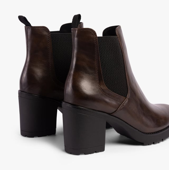 Marco Tozzi 25414-41-304 Womens Boots Mocca Upper Material: Faux LeatherLining Material: TextileSole Material: RubberClosure/Fastening: Pull-OnFeatures: Comfort,Elasticated Side Panel,VeganHeel Type: BlockToe Shape: Chisel/AlmondShoe Width: RegularItem Weight: 0.45 KGHeel Height: High (7.5-9.9cm)Shoe Shaft Height: AnkleBoot Style: Ankle BootsGift Boxed: NoProduct Code: 25414-41-304