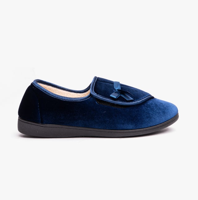 Dr Keller Dr Keller VIOLA Womens Full Slippers Navy Upper Material: TextileLining Material: TextileSole Material: SyntheticClosure/Fastening: Touch FastenFeatures: Comfort,Warm LiningToe Shape: RoundShoe Width: RelaxedItem Weight: 0.45 KGHeel Height: Flat (Under 2.5cm)Shoe Shaft Height: Low TopSlipper Style: Full SlipperGift Boxed: NoProduct Code: B1114-NVY