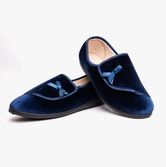 Dr Keller Dr Keller VIOLA Womens Full Slippers Navy Upper Material: TextileLining Material: TextileSole Material: SyntheticClosure/Fastening: Touch FastenFeatures: Comfort,Warm LiningToe Shape: RoundShoe Width: RelaxedItem Weight: 0.45 KGHeel Height: Flat (Under 2.5cm)Shoe Shaft Height: Low TopSlipper Style: Full SlipperGift Boxed: NoProduct Code: B1114-NVY
