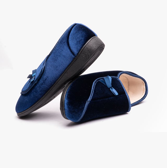 Dr Keller Dr Keller VIOLA Womens Full Slippers Navy Upper Material: TextileLining Material: TextileSole Material: SyntheticClosure/Fastening: Touch FastenFeatures: Comfort,Warm LiningToe Shape: RoundShoe Width: RelaxedItem Weight: 0.45 KGHeel Height: Flat (Under 2.5cm)Shoe Shaft Height: Low TopSlipper Style: Full SlipperGift Boxed: NoProduct Code: B1114-NVY