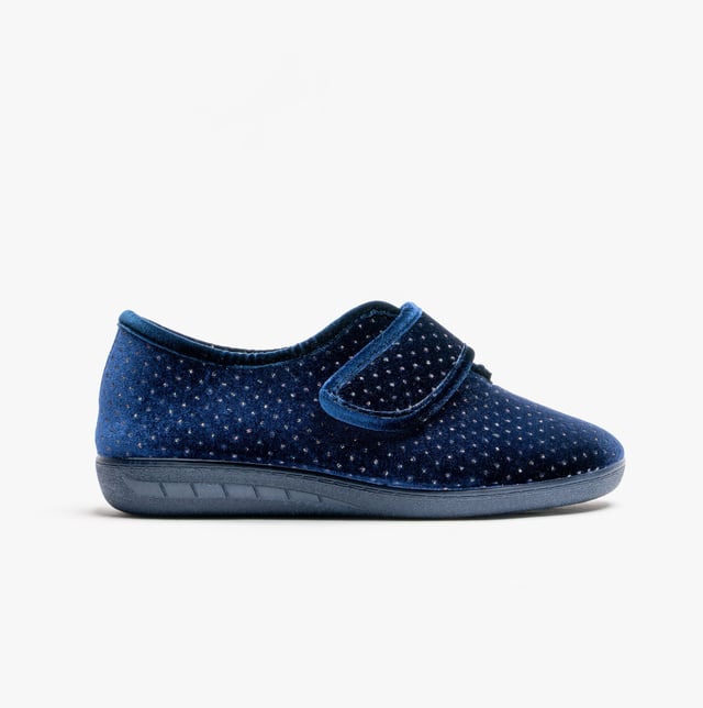 Lotus JANET Womens Slippers Navy Upper Material: FabricLining Material: TextileSole Material: SyntheticClosure/Fastening: Touch FastenFeatures: Memory Foam,ComfortShoe Width: RelaxedItem Weight: 0.45 KGHeel Height: Flat (Under 2.5cm)Slipper Style: Full SlipperProduct Code: ULH090DE0