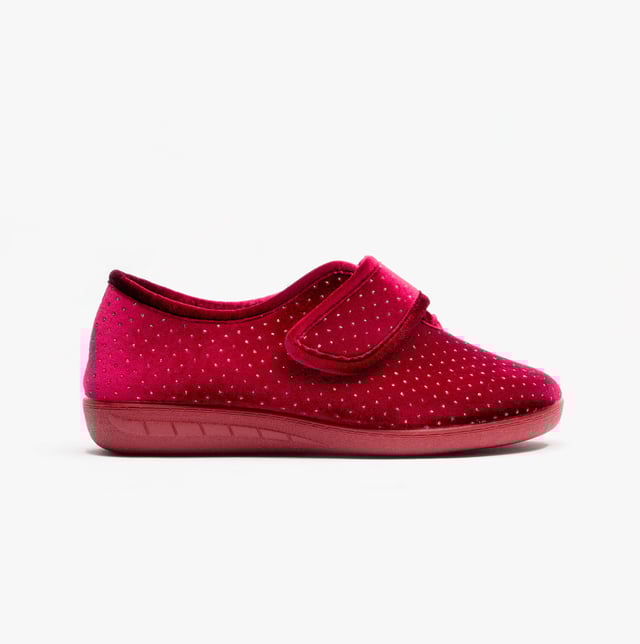 Lotus JANET Womens Slippers Bordo Upper Material: FabricLining Material: TextileSole Material: SyntheticClosure/Fastening: Touch FastenFeatures: Memory Foam,ComfortShoe Width: RelaxedItem Weight: 0.45 KGHeel Height: Flat (Under 2.5cm)Slipper Style: Full SlipperProduct Code: ULH090DR0