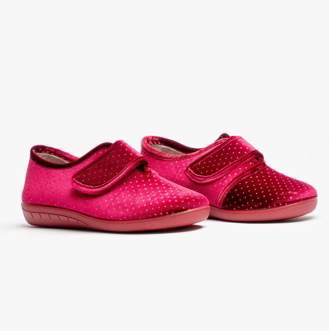 Lotus JANET Womens Slippers Bordo Upper Material: FabricLining Material: TextileSole Material: SyntheticClosure/Fastening: Touch FastenFeatures: Memory Foam,ComfortShoe Width: RelaxedItem Weight: 0.45 KGHeel Height: Flat (Under 2.5cm)Slipper Style: Full SlipperProduct Code: ULH090DR0