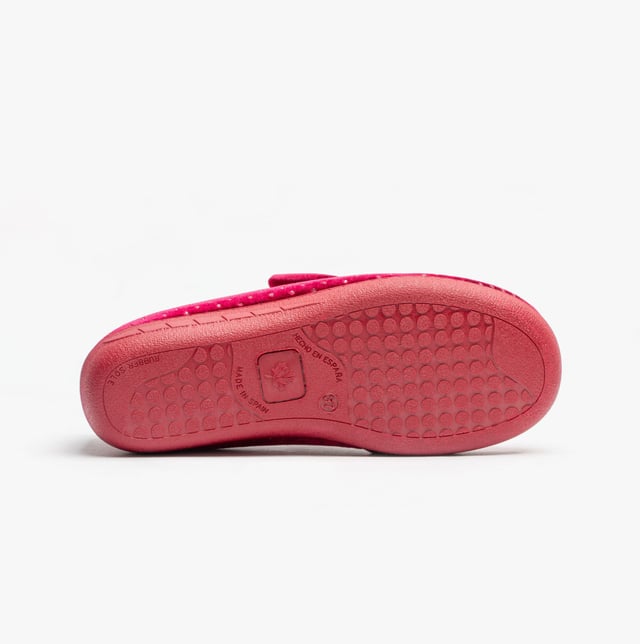Lotus JANET Womens Slippers Bordo Upper Material: FabricLining Material: TextileSole Material: SyntheticClosure/Fastening: Touch FastenFeatures: Memory Foam,ComfortShoe Width: RelaxedItem Weight: 0.45 KGHeel Height: Flat (Under 2.5cm)Slipper Style: Full SlipperProduct Code: ULH090DR0