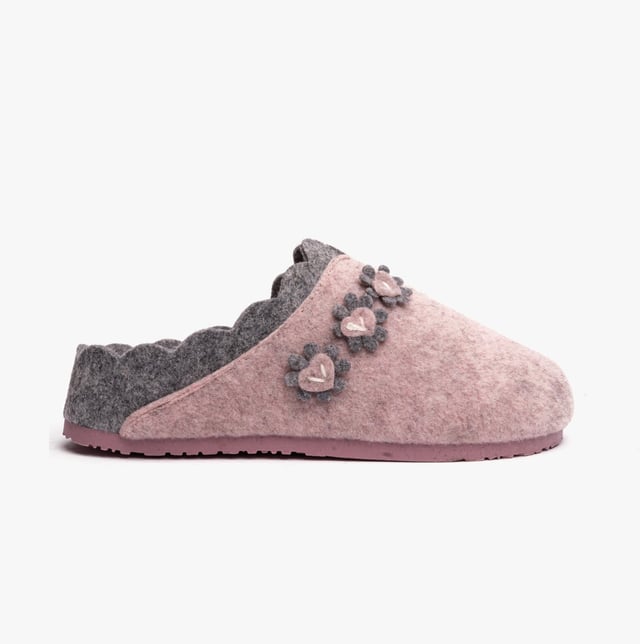 Dr Keller Dr Keller HEART Womens Mule Slippers Pink Upper Material: TextileLining Material: TextileSole Material: SyntheticClosure/Fastening: Slip-OnFeatures: Comfort,LightweightToe Shape: RoundShoe Width: RelaxedItem Weight: 0.45 KGHeel Height: Flat (Under 2.5cm)Slipper Style: MuleGift Boxed: NoProduct Code: B1106-PNK