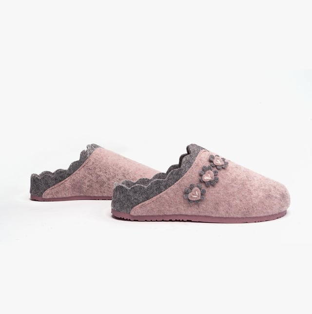 Dr Keller Dr Keller HEART Womens Mule Slippers Pink Upper Material: TextileLining Material: TextileSole Material: SyntheticClosure/Fastening: Slip-OnFeatures: Comfort,LightweightToe Shape: RoundShoe Width: RelaxedItem Weight: 0.45 KGHeel Height: Flat (Under 2.5cm)Slipper Style: MuleGift Boxed: NoProduct Code: B1106-PNK