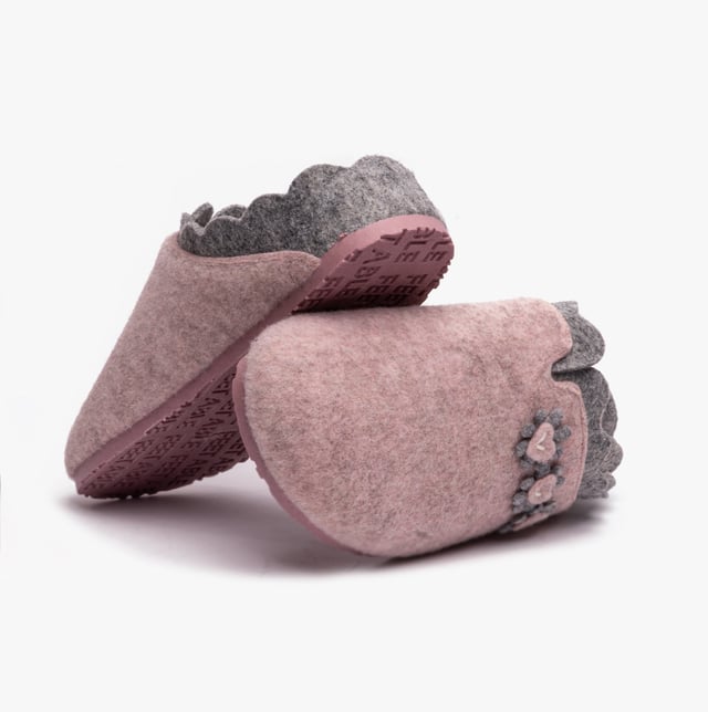 Dr Keller Dr Keller HEART Womens Mule Slippers Pink Upper Material: TextileLining Material: TextileSole Material: SyntheticClosure/Fastening: Slip-OnFeatures: Comfort,LightweightToe Shape: RoundShoe Width: RelaxedItem Weight: 0.45 KGHeel Height: Flat (Under 2.5cm)Slipper Style: MuleGift Boxed: NoProduct Code: B1106-PNK