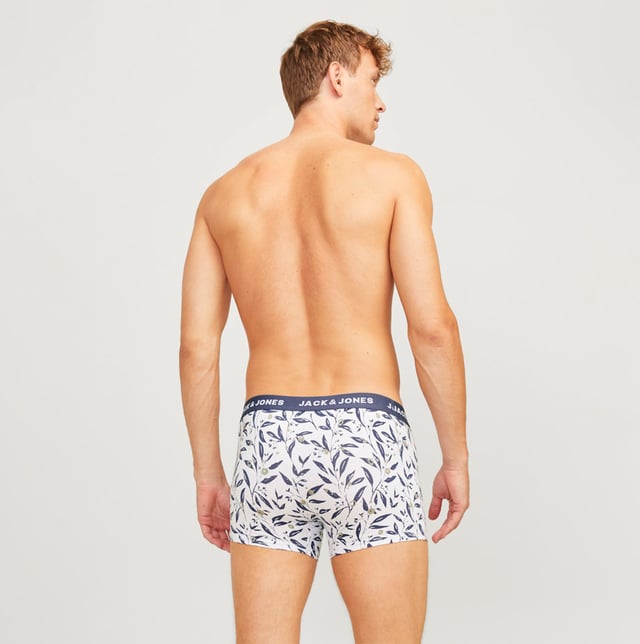 Jack & Jones HARVEY Mens 5-Pack Trunks Night SkyClothing Type: UnderwearClosure/Fastening: Pull-OnItem Weight: 0.3 KGClothing Fit: SlimSingle Or Multi Pack?: 5 PackGift Boxed: NoMaterial Composition: 95% Cotton, 5% ElastaneUnderwear Type: TrunksUnderwear Features: Elasticated Waistband, Lightweight FabricProduct Code: 12263924-NGHTSKY