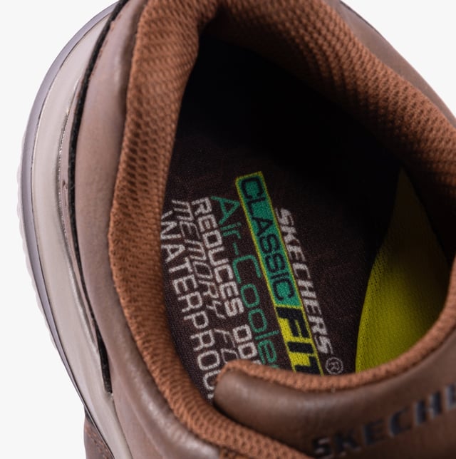 210661/CDB DELSON 3.0 - GLAVINE Mens Shoes Dark Brown Skechers Skechers 210661/CDB DELSON 3.0 - GLAVINE Mens Shoes Dark Brown Upper Material: LeatherLining Material: TextileSole Material: RubberClosure/Fastening: Lace-UpFeatures: Comfort,Memory Foam,WaterproofToe Shape: RoundShoe Width: RelaxedItem Weight: 0.45 KGHeel Height: Low (2.5-4.9cm)Shoe Shaft Height: Low TopShoe Style: CasualGift Boxed: NoProduct Code: 210661/CDB
