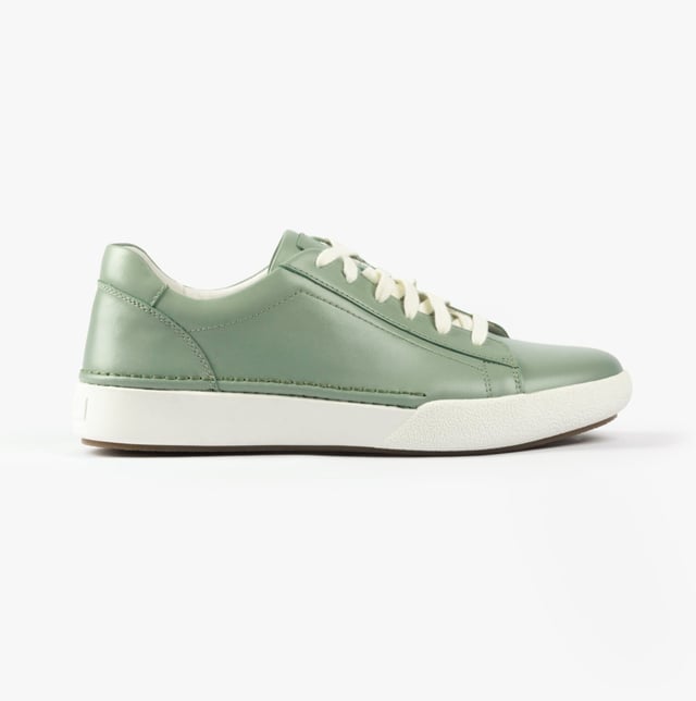 Josef Seibel Josef Seibel CLAIRE 01 Zapatillas para Mujer Sage Material Superior: CueroMaterial de Forro: Cuero/TextilMaterial de Suela: TPRCierre/Sujeción: CordonesCaracterísticas: Confort, TranspirableForma de la Punta: RedondaAnchura del Calzado: RegularPeso del Artículo: 0 KGAltura del Tacón: Bajo (2.5-4.9 cm)Altura del Caño del Zapato: Bajo Estilo de Zapatilla: CasualCódigo del Producto: 69901-133665