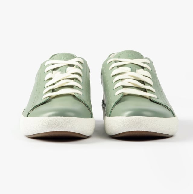 Josef Seibel Josef Seibel CLAIRE 01 Zapatillas para Mujer Sage Material Superior: CueroMaterial de Forro: Cuero/TextilMaterial de Suela: TPRCierre/Sujeción: CordonesCaracterísticas: Confort, TranspirableForma de la Punta: RedondaAnchura del Calzado: RegularPeso del Artículo: 0 KGAltura del Tacón: Bajo (2.5-4.9 cm)Altura del Caño del Zapato: Bajo Estilo de Zapatilla: CasualCódigo del Producto: 69901-133665