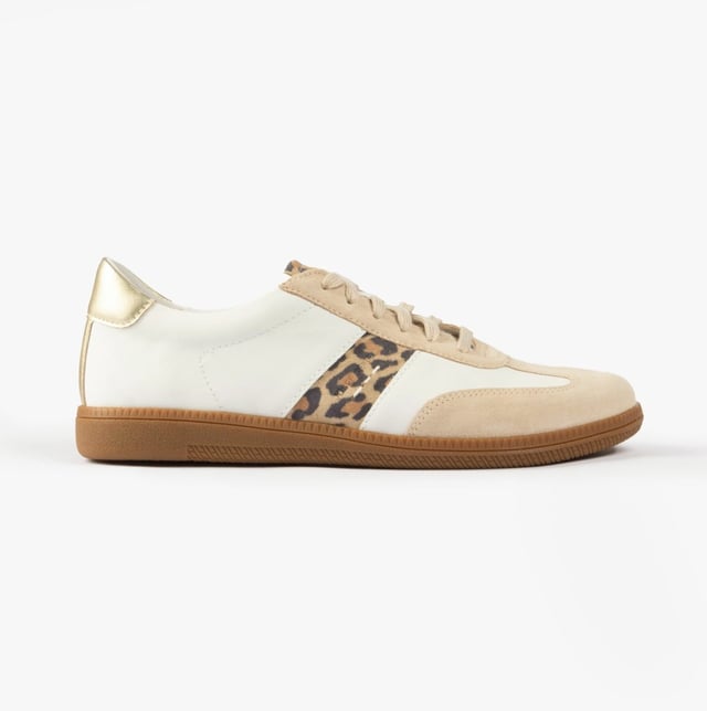 Josef Seibel Josef Seibel JOLEEN 03 Womens Trainers Beige-Multi Upper Material: Leather/SuedeLining Material: TextileSole Material: RubberClosure/Fastening: Lace-UpFeatures: Comfort,BreathableToe Shape: RoundShoe Width: RegularItem Weight: 0 KGHeel Height: Flat (Under 2.5cm)Shoe Shaft Height: Low TopTrainer Style: CasualProduct Code: 64403-918202
