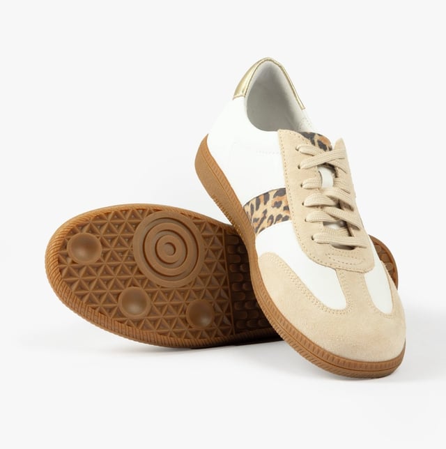 Josef Seibel Josef Seibel JOLEEN 03 Womens Trainers Beige-Multi Upper Material: Leather/SuedeLining Material: TextileSole Material: RubberClosure/Fastening: Lace-UpFeatures: Comfort,BreathableToe Shape: RoundShoe Width: RegularItem Weight: 0 KGHeel Height: Flat (Under 2.5cm)Shoe Shaft Height: Low TopTrainer Style: CasualProduct Code: 64403-918202