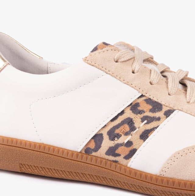 Josef Seibel Josef Seibel JOLEEN 03 Womens Trainers Beige-Multi Upper Material: Leather/SuedeLining Material: TextileSole Material: RubberClosure/Fastening: Lace-UpFeatures: Comfort,BreathableToe Shape: RoundShoe Width: RegularItem Weight: 0 KGHeel Height: Flat (Under 2.5cm)Shoe Shaft Height: Low TopTrainer Style: CasualProduct Code: 64403-918202