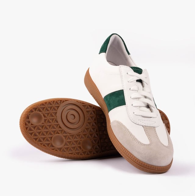 Josef Seibel JOLEEN 01 Zapatillas para Mujer Blanco-Jade Material del Superior: Cuero/Suede Material del Forro: Textil Material de la Suela: Goma Cierre/Fijación: Con Cordones Características: Confort, Transpirable Forma de la Punta: Redonda Ancho del Calzado: Regular Peso del Artículo: 0 KG Altura del Tacón: Plano (Menos de 2.5cm) Altura del Empeine: Bajo Estilo de Zapatilla: Casual Código del Producto: 64401-918084