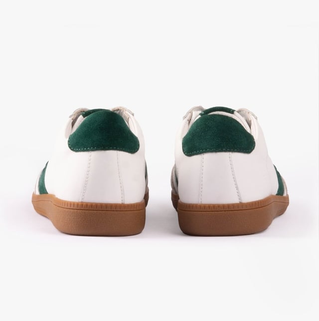 Josef Seibel JOLEEN 01 Zapatillas para Mujer Blanco-Jade Material del Superior: Cuero/Suede Material del Forro: Textil Material de la Suela: Goma Cierre/Fijación: Con Cordones Características: Confort, Transpirable Forma de la Punta: Redonda Ancho del Calzado: Regular Peso del Artículo: 0 KG Altura del Tacón: Plano (Menos de 2.5cm) Altura del Empeine: Bajo Estilo de Zapatilla: Casual Código del Producto: 64401-918084