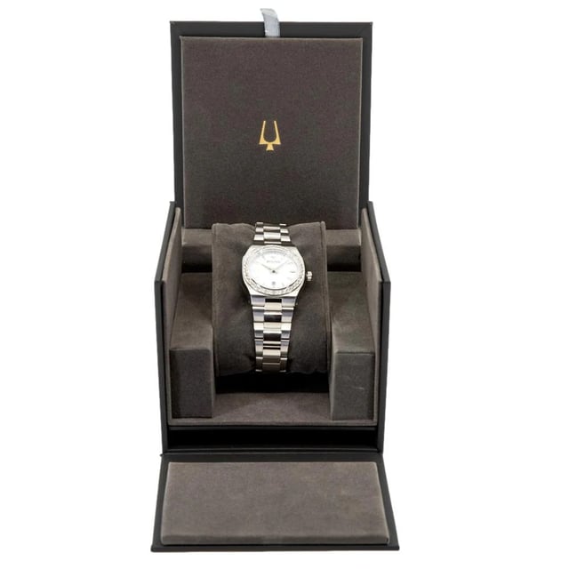 This Bulova Surveyor Analogue Watch for Women is the perfect timepiece to wear or to gift. It's Silver 31 mm Round case combined with the comfortable Silver Stainless steel watch band will ensure you enjoy this stunning timepiece without any compromise. Operated by a high quality Quartz movement and water resistant to 3 bars, your watch will keep ticking. A classic women's watch that will never go out of style from our Surveyor collection, with an added hint of sparkle. This Analogue watch has a Calendar function: Date and has a Stone settings bezel. High quality 19 cm length and 18 mm width Silver Stainless steel strap with a Deployment clasp Case diameter: 31 mm, case thickness: 8 mm, case colour: Silver and dial colour: Mother of pearl
