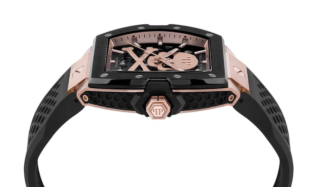 This Philipp Plein The $keleton2.0 Analogue Watch for Men is the perfect timepiece to wear or to gift. It's Multicolour 44 mm Tonneau case combined with the comfortable Black Silicone watch band will ensure you enjoy this stunning timepiece without any compromise. Operated by a high quality Automatic movement and water resistant to 5 bars, your watch will keep ticking. Feel the inferno on your wrist. This Analogue watch has a function: Luminous Hands and Luminous Numbers High quality 21 cm length and 18.5 mm width Black Silicone strap with a Buckle Case diameter: 44 mm,case thickness: 12.8 mm, case colour: Multicolour and dial colour: Black