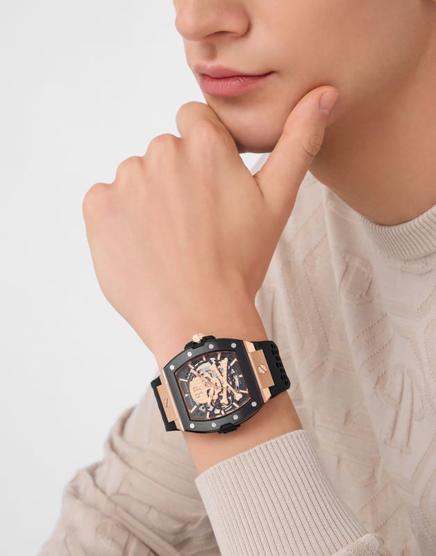 This Philipp Plein The $keleton2.0 Analogue Watch for Men is the perfect timepiece to wear or to gift. It's Multicolour 44 mm Tonneau case combined with the comfortable Black Silicone watch band will ensure you enjoy this stunning timepiece without any compromise. Operated by a high quality Automatic movement and water resistant to 5 bars, your watch will keep ticking. Feel the inferno on your wrist. This Analogue watch has a function: Luminous Hands and Luminous Numbers High quality 21 cm length and 18.5 mm width Black Silicone strap with a Buckle Case diameter: 44 mm,case thickness: 12.8 mm, case colour: Multicolour and dial colour: Black
