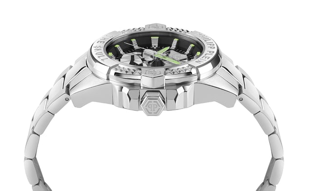 This Philipp Plein The $kull Analogue Watch for Men is the perfect timepiece to wear or to gift. It's Silver 44 mm Round case combined with the comfortable Silver Stainless steel watch band will ensure you enjoy this stunning timepiece without any compromise. Operated by a high quality Quartz movement and water resistant to 5 bars, your watch will keep ticking. The forever bestseller of the Maison, the $kull comes back onto the scene for SS25, smoking hot. High quality 21 cm length and 22 mm width Silver Stainless steel strap with a Deployment clasp Case diameter: 44 mm,case thickness: 14.4 mm, case colour: Silver and dial colour: Black