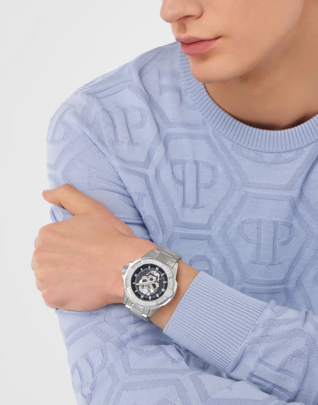 This Philipp Plein The $kull Analogue Watch for Men is the perfect timepiece to wear or to gift. It's Silver 44 mm Round case combined with the comfortable Silver Stainless steel watch band will ensure you enjoy this stunning timepiece without any compromise. Operated by a high quality Quartz movement and water resistant to 5 bars, your watch will keep ticking. The forever bestseller of the Maison, the $kull comes back onto the scene for SS25, smoking hot. High quality 21 cm length and 22 mm width Silver Stainless steel strap with a Deployment clasp Case diameter: 44 mm,case thickness: 14.4 mm, case colour: Silver and dial colour: Black