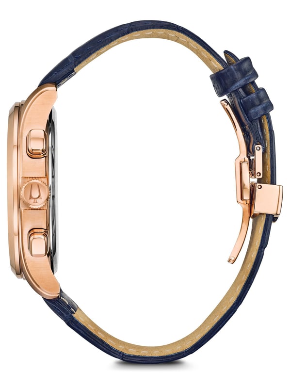 Deze Bulova Wilton Chronograaf Horloge voor Mannen is het perfecte tijdsync voor dagelijks gebruik of als cadeau. De Roze Gouden 46 mm ronde kast, gecombineerd met de comfortabele blauwe leren horlogeband, zorgt ervoor dat je deze verbluffende tijdmeter zonder compromissen kunt dragen. Aangedreven door een hoogwaardige quartz beweging en waterbestendig tot 3 bar, blijft je horloge tikken. Dit klassieke chronograaf horloge biedt een comfortabel gevoel met zijn croco-gepatenteerde blauwe leren band, het is perfect voor elke gelegenheid - Het horloge heeft een kalenderfunctie: Datum, Stopwatch, Tachymeter, Luminous Hand. Hoogwaardige blauwe leren band van 22 cm lang, 22 mm breed met een vouwsluiting. Casusdiameter: 46 mm, hoogte van de kast: 13 mm en kastkleur: Ip-rosé. Wijzerplaatkleur: bruin.
