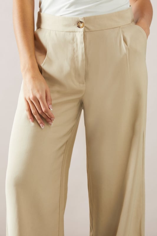 Elegant straight leg design for a timeless silhouette
        Pleated front detail adds sophistication and structure
        Wide waistband for a comfortable and flattering fit
        Side pockets for practicality and style
        Versatile length suitable for various shoe choices
    
    These straight leg pleated trousers from Wallis are the epitome of effortless chic. Perfect for the woman who values both comfort and style, they offer a sophisticated look for various daytime occasions. The pleated front adds a touch of refinement, while the straight leg cut ensures a flattering fit for all body types. Style these trousers with a crisp white blouse and ballet flats for a polished look at family gatherings, or pair with a soft knit jumper and loafers for a smart-casual ensemble ideal for lunch with friends. The versatile design makes these trousers a wardrobe staple, easily transitioning from a day at the office to weekend brunches. Accessorise with a statement necklace and a structured tote to complete your look with Wallis' signature glamour.