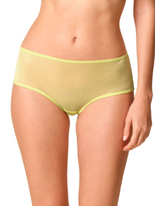 Gossard Glossies Short. With minimal VPL, waist elastic and cotton lining. The product is machine washable.