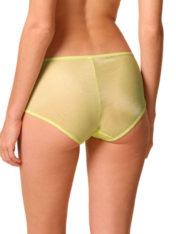 Gossard Glossies Short. With minimal VPL, waist elastic and cotton lining. The product is machine washable.