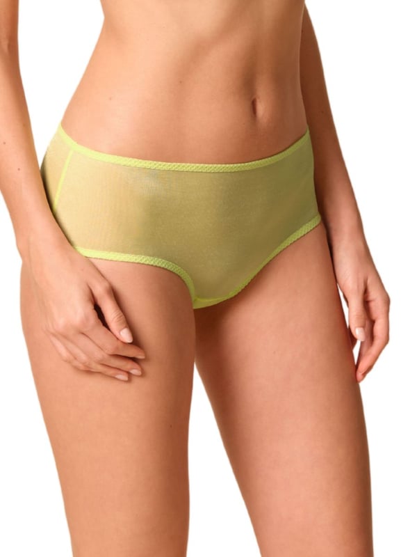 Gossard Glossies Short. With minimal VPL, waist elastic and cotton lining. The product is machine washable.