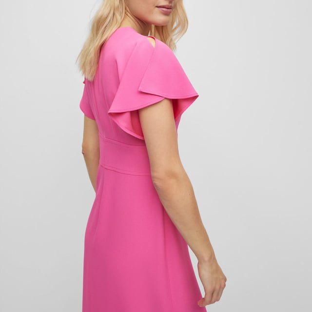 Boss Dawinga Dress in roze.- V-hals.- Korte mouwen.- Samenstelling: 72% acetaat 28% viscose.- Ref: 50488660661