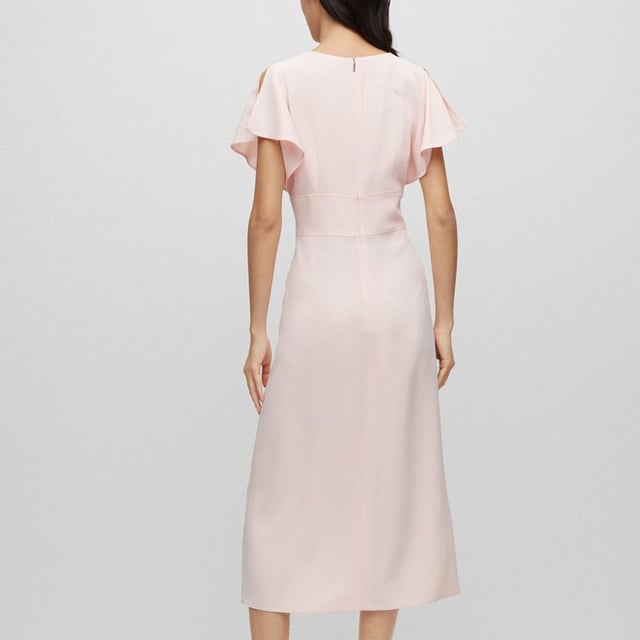 Boss Dawinga Dress in pink.- V-neck.- Short sleeves.- Midi length.- Composition: 72% Acetate 28% Viscose.- Ref: 50488660676