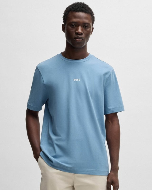 A casual T-shirt cut to a relaxed fit, by BOSS Menswear. Printed with a seven-layer logo at the centre chest, this short-sleeved T-shirt is crafted in soft cotton blended with stretch.
Relaxed fitCrew neckShort sleeves
96% Cotton, 4% Elastane
50473278
 