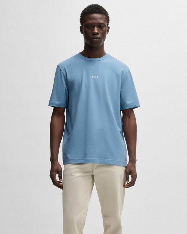 A casual T-shirt cut to a relaxed fit, by BOSS Menswear. Printed with a seven-layer logo at the centre chest, this short-sleeved T-shirt is crafted in soft cotton blended with stretch.
Relaxed fitCrew neckShort sleeves
96% Cotton, 4% Elastane
50473278
 