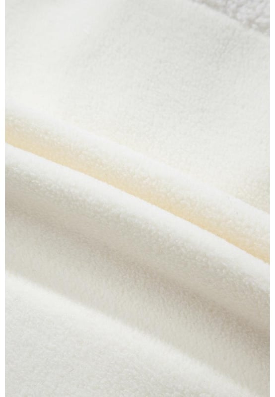 High
  quality teddy and fleece textures
  Casual fit silhouette
  Henley style buttons
  Kangaroo pocket
  Contrast trim for a pop of color
  Pairs well with fashion jeans and casual sweatpants
Material: 100% Polyester