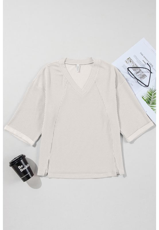 White solid color corded fabric
  V
  neck design
  Drop shoulder
  3/4 sleeves with folded cuffs
  Relaxed fit
  Versatile solid color for easy mixing and matching
Material: 75% Polyester 20% Viscose 5% Elastane