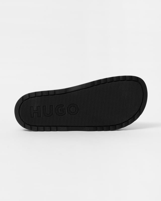 HUGO Match Mens Slides With Logo Strap NOS Statement slides by HUGO, designed in lightweight materials with a logo across the strap.
Fastening top: Slip-onFully linedPackaging: Box
100% Polyester, Sole: 70% Polyvinyl chloride, 30% Thermoplastic polyurethane, Upper material: 98% Polyvinyl chloride, 2% Polyurethane, Innersole: 70% Polyvinyl chloride, 30% Thermoplastic polyurethane
50498352